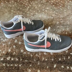 Nike Air  – Medium Gray with Pink Swoosh –  Like New - Size 9